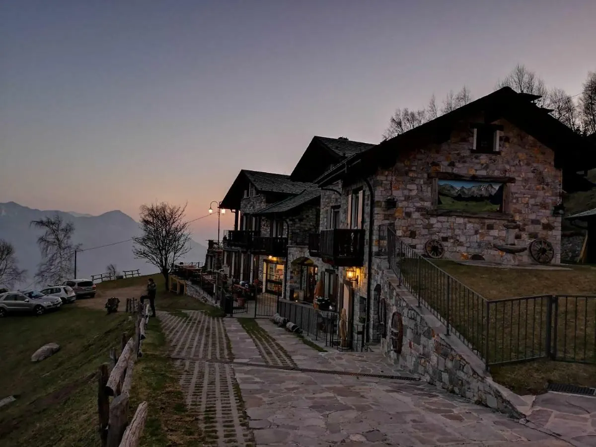 Country house Agriturismo Giacomino Gera Lario Italy